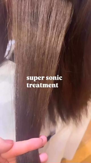 超音波の機械使ってトリートメントの浸透をよくします