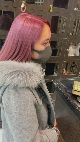 ピンクベージュ