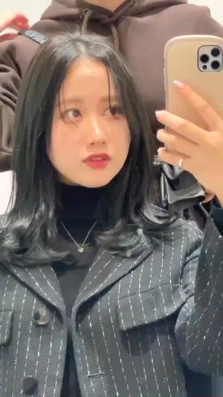 韓国ミディアムボブ
レイヤーは顔まわりだけ入れてます︎

#韓国ボブ#韓国レイヤー#韓国ヘア 