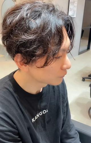 伸びて全体が重くなり、ボリュームゾーンが下がっていたので、長さ&量を減らしスッキリさせました 