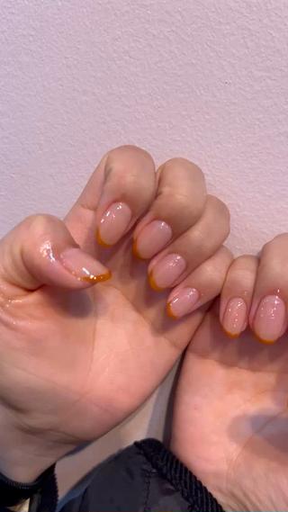 ちゅるんな指先に思わず見とれちゃいます