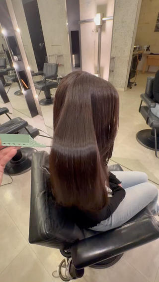 レイヤーカット‪︎‬

長さはあまり変えなくても、顔周りだけ変えることによってイメージチェンジできます

ハイレイヤーはワンカール内巻きにすることでこれだけ出すことができます！️

伸びてきてしまった方も新たに挑戦して見る方も少しスタイルを変えてみませんか？？

アフターでは、セットの仕方等簡単にお伝えしているので、翌日から実践していただけます

ぜひご予約お待ちしております！ 