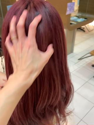 ブリーチ履歴1回
カシスレッド
ケアブリーチでダメージを抑えながら
美しくカラーしていきます 