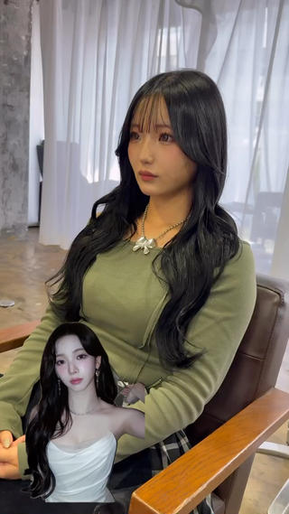 「髪、伸ばしかけで止まってない？」
「髪をもっと伸ばしたいけど、時間がかかる…」
「ロングにしたいけど、地毛だとボリュームが出ない」
そんな悩み、シールエクステで解決できます

【シールエクステが選ばれる理由】
◎ 地毛にしっかりなじむから、エクステ感がバレにくい
◎自然にボリューム・長さをプラスできる
◎ 巻いたときにしっかり動きが出るから“盛れ感”も抜群
◎地毛は傷めず、カラーチェンジやイメチェンが楽しめる
「派手すぎず、でもちゃんと盛れる」
そんな今っぽロングが手に入ります！
韓国風のナチュ盛れ、ギャルっぽな巻きスタイル、
どっちもバランスよく叶えるスタイルをご提案します 