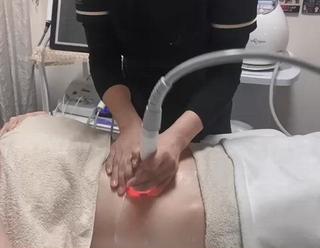 マジックポットで
お腹回りをスッキリ！
温熱で痩せやすい身体へ
4段階の動きでクラッシュ吸引 