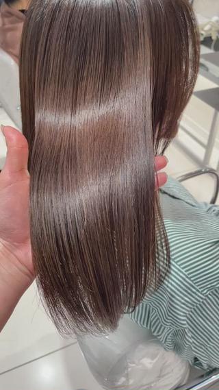 ストレートパーマをかけて梅雨の広がり対策を早めに！！ 