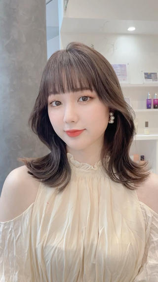 くびれミディアムとイルミナカラーで透明感抜群かつ上品なスタイルに

+¥1100でイルミナカラーにグレードアップ 