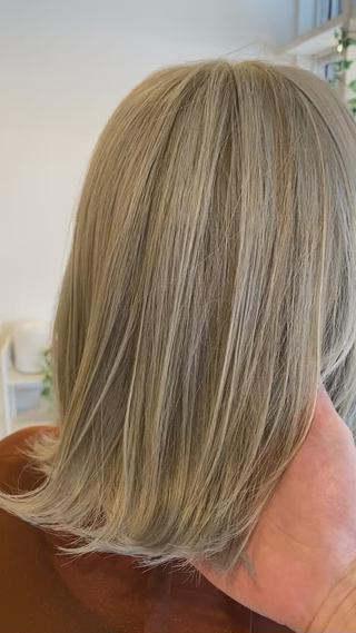 ミディアム 40代ママの 若見え専門美容師のヘアスタイル
