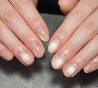 角度によって オレンジチーク
マグネットでキラキラ♡

#チークネイル
#オレンジネイル
#マグネットネイル
#きらきらネイル 