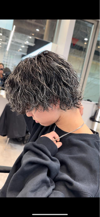 カラー パーマ ヘアアレンジ メンズ fifth park 六反穂 龍介のヘアスタイル