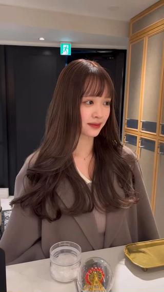 ロング 淡いハイトーンカラー レイヤーカットゆうかのヘアスタイル