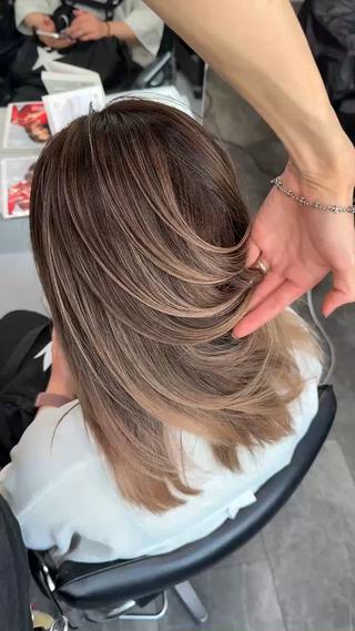 ベース明るめ、ベージュ系のお色味は外国人らしさ全開です 