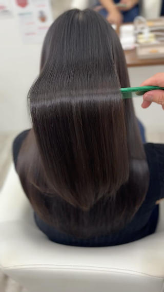 どんなに繰り返しても、
どんなに傷んでいても、
髪は必ず“綺麗”を取り戻せます

諦めなくて大丈夫。
触れた瞬間に笑顔になれる髪へ。
その一歩を、僕にお任せください 