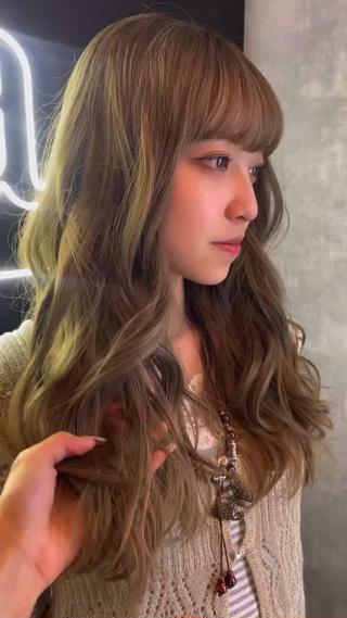 オリーブグレージュ