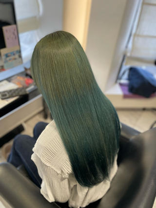 ULTOWA水素トリートメント
ブリーチ毛の方にお勧めのトリートメントです！！
カラーの繰り返しによりキューティクルがめくれてしまっている所をトリートメントで保護し、栄養分と水分を補給していきます！！
 