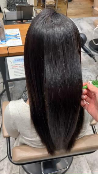 縮毛矯正でサラサラに
限定価格でご案内させて頂いております!