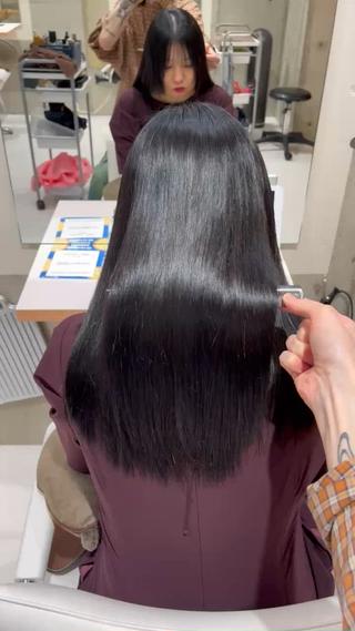 美髪矯正したらこんなに柔らかくしなやかで艶でます◎
縮毛矯正髪質改善のイメージです！
地毛のような柔らかい質感求めてる方！巻き髪する方もベースが綺麗な状態か、巻いてあげた方が可愛くなるの間違いなしです
#縮毛矯正#髪質改善#美髪矯正#地毛風#地毛風ストレート 