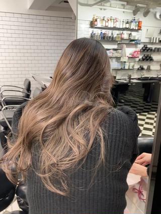 全体に細かいハイライトを入れたカラー。