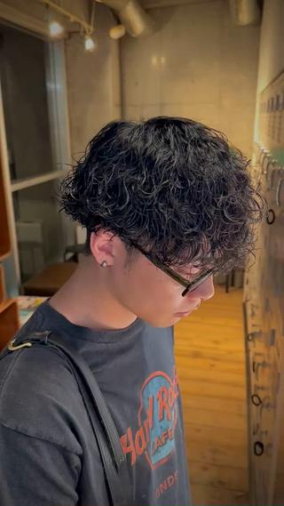 王道の波巻きパーマ!
安定にかっこいいスタイルです!