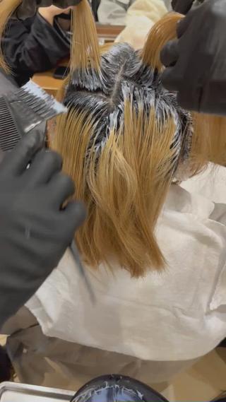 新しく生えてきた所のみをブリーチして
ダメージを最小限にしてハイトーンを楽しみましょう♪

ブリーチモデル募集中です️

モデル料金で募集中なので正規料金より安くご案内可能です！！ 