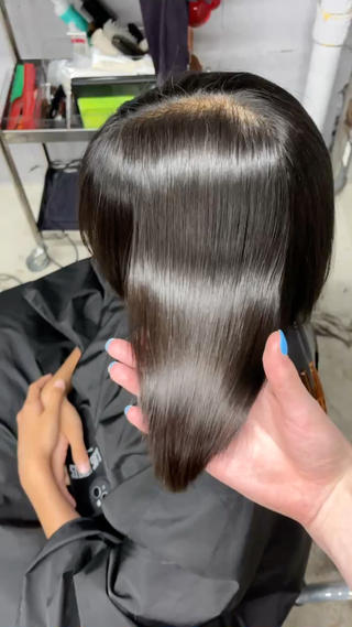 スーパー髪質改善！
実は縮毛矯正も得意です！！

ピンピンにならず、扱いやすく艶も出るので、ぜひ一度お任せください！ 