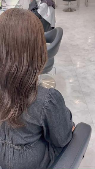 最近人気の少し暗めのくすみグレージュ♡
色落ちはブラウンに落ちます！ 