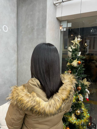 うねりを無くしたい、、
雨の日髪が広がる、、
表面のパヤ毛を無くしたい、、
毎日のヘアセットが面倒、、
そんなお悩みのある方は酸性縮毛矯正がおすすめです
ブリーチ、カラーで傷んだ髪も
酸性縮毛矯正なら最小限のダメージでサラサラに
ドライ後アイロン無しでもサラツヤ髪保てます✩.*˚
お一人お一人にあった施術をさせて頂きます
是非1度お任せ下さい