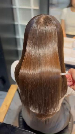 縮毛矯正しても巻き髪可能です！
雨の日でもツヤツヤサラサラ️です！！ 