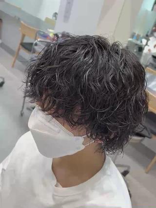 パーマ メンズ fifth 安次富　泰雅のヘアスタイル