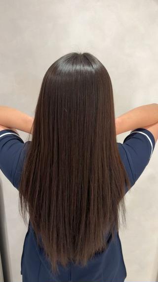 〈コースの流れ〉
サービスドリンク→カウンセリング→シャンプー
→マッサージシャンプー→頭浸浴(head bath)
→脳深層筋リリースヘッドスパ→ドレナージュ
→デコルテドレナージュ→2Stepトリートメント
→首肩マッサージ→アフタードリンク→ドライ/ブロー
ここまでで90分コースです

◎毛穴汚れを落としてから頭の温泉に
頭の筋肉を柔らかくして
全身の血の巡りが良くなって来たところで
"頭の筋肉の奥"にアプローチする技術で
ヘッドマッサージを行い老廃物を流し、
デコルテのリンパのゴミ箱へ排出します。
起こしてから首と肩をほぐし、お仕上げとなります。 