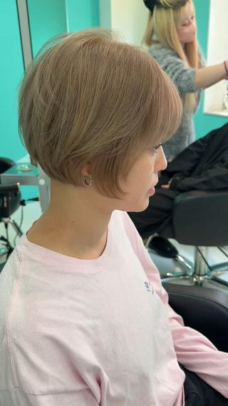 【ショート×ミルクティーベージュ】


経験豊富なブリーチ＆ダブルカラー専門スタイリストが、
「似合う×個性×映える」カラーを全力で提案します


思うような髪型、カラーにならない方是非僕にお任せください
髪の毛の状態、髪質、履歴をしっかりと見極め、1人1人にとっての史上に可愛いを提供します
*  似合う髪色にしたい
*  ダメージが気になる
*  色落ちを綺麗にしたい
*  やりたい髪色にならない
*  普段のスタイリングの仕方
気になることをなんでもお答えします 