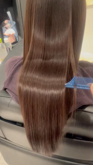 セミロング スパニスト 樋田のヘアスタイル