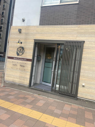サロン外観
マンションの1階にあります。
ＢＥＡＵＴＹ&ＨＥＡＬＴＨ ＮＭ内に
完全個室で営業しています

南向かいには北海道神宮頓宮さま
ご来店してお参りコースは定番です 
