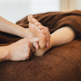 【動画あり】▷マークをタップ！
足つぼ（フットケア） 