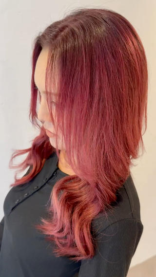 ボブのお客様！！

赤のエクステをつけてロングに！！ 