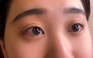 ラッシュリフト上
しっかり立ち上げてまつ毛を長く見せる 