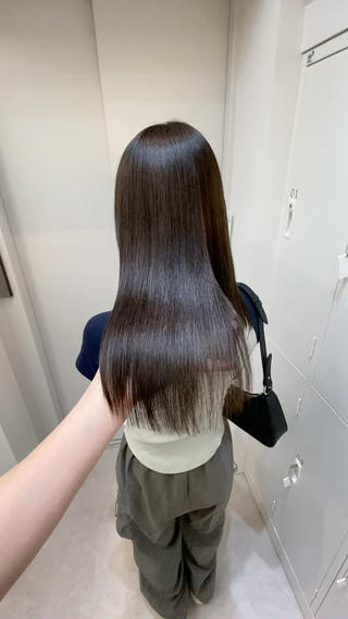 ツヤサラ艶髪矯正◎

ブリーチ履歴で癖が気になるお客様◎
基本断れることが多いです◎

髪の毛の体力次第ではここまで綺麗になるので
是非1度ご相談ください◎ 