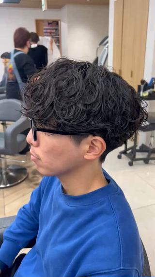 ミディアム パーマ メンズ 🏅メンズ特化 ヤマクラ タイキのヘアスタイル