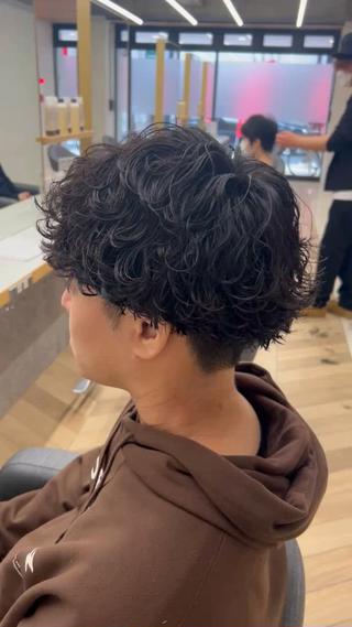 波巻きパーマ
#メンズパーマ#パーマ#マッシュパーマ#スパイラルパーマ#メンズカット#マッシュウルフ#ツイストスパイラル#ツイストパーマ#センターパート#ツイストスパイラルパーマ#カルマパーマ#メンズマッシュ#スペインカール#波巻きスパイラル#ニュアンスパーマ#刈り上げマッシュ#ツイストパーマ#プードルパーマ#波巻きパーマ#無造作パーマ#スパイキーショート#前下がりマッシュ#波巻きスパイラル#波巻きパーマ