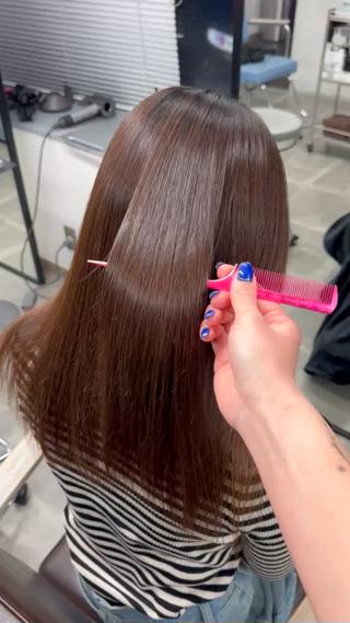 ロング パーマ Momoka🪷 /ハイトーンのヘアスタイル