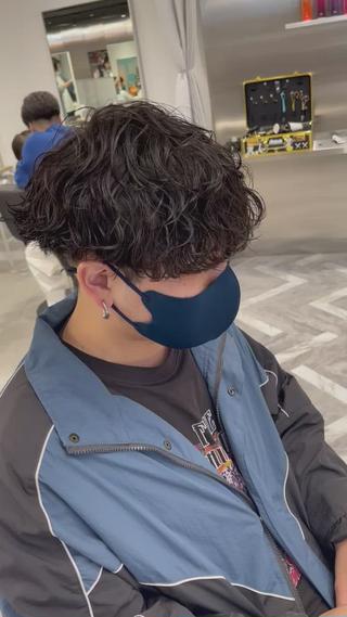 今流行りの波巻パーマお任せください！ 