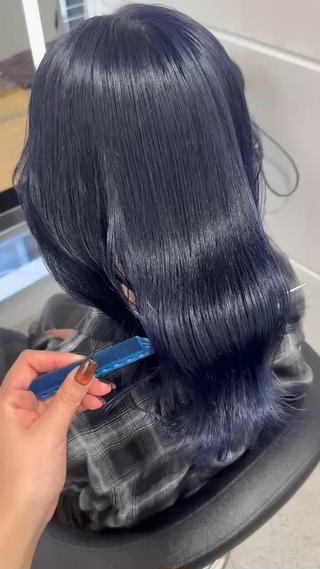 ロング カラー 暗髪🩶ラベンダー/ ブルー/ユウナ🤍のヘアスタイル