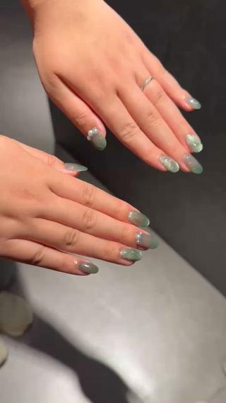 定額シンプルデザイン𓂃◌𓈒𓐍
ニュアンスマグが程よく煌めいて甘すぎない︎︎⟡
大人𝑘𝑎𝑤𝑎𝑖𝑖デザインです

デザインの配置は入れ替え可能です◎
お店にあるカラーであればお色変更も可能です◎

＊カラーによっては変更に追加料金いただく場合あります 