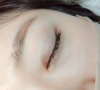 根元から立ち上げるデザインから、丸く大きなふんわりカールまで対応できる次世代まつ毛パーマ。
ロッドの種類を豊富にご用意しており、お客様の目元やご希望の仕上がりに合わせて選択できます。
ナチュラルから印象的なデザインまで幅広く対応可能です。
ご希望の仕上がりをお聞かせください。お一人おひとりに合ったデザインをご提案いたします。 