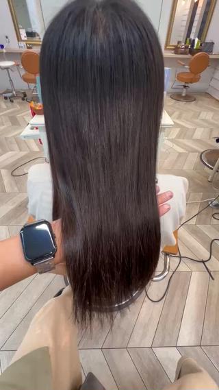 美髪矯正×高濃度トリートメント
レブリン酸トリートメントなので持続性抜群にいいです◎
メンズもレディースも縮毛矯正に自信あるので是非 