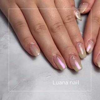 フリーデザイン

肌馴染みの良いベージュカラーのグラデーションにオーロラパウダーを挟みました 