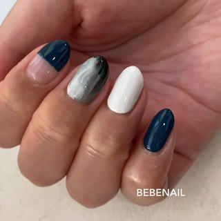 summer navy nail 