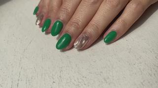 大人かわいい
大人コーデにぴったりの
ニュアンスネイル 