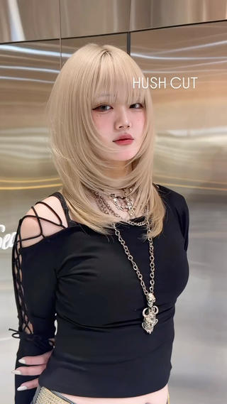 ミディアムハッシュカット

扱いづらいと思われるハッシュカットもカットの仕方で全然変わります

是非一度いらして下さい 