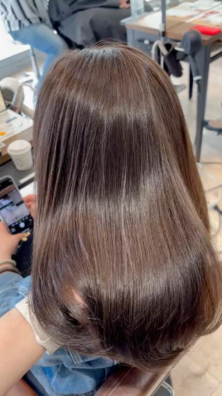 セミロング カラー 穂積 未優のヘアスタイル